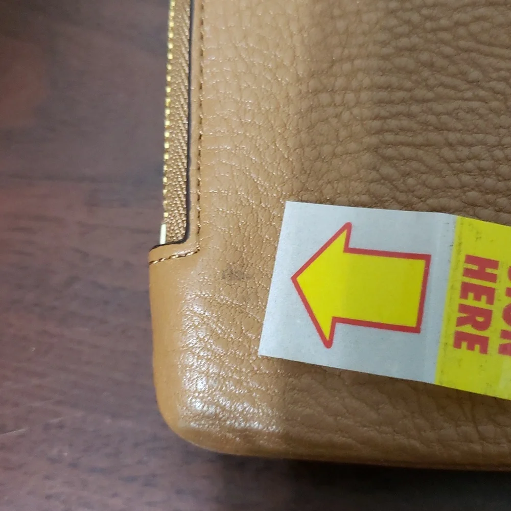 Coach Pebbled Leather Double Corner Zip Compartment Wristlet NWT‎ (TAN ONLY)